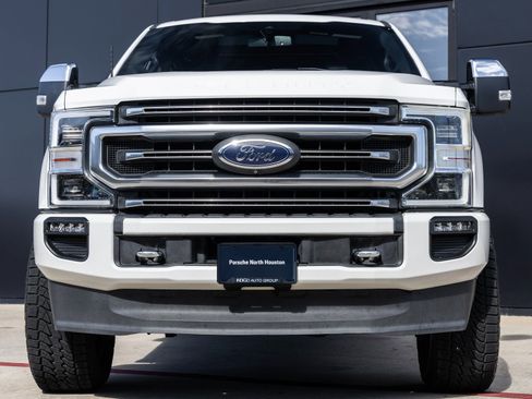 Used 2020 Ford F250 Platinum w/ FX4 Off-Road Package image 4
