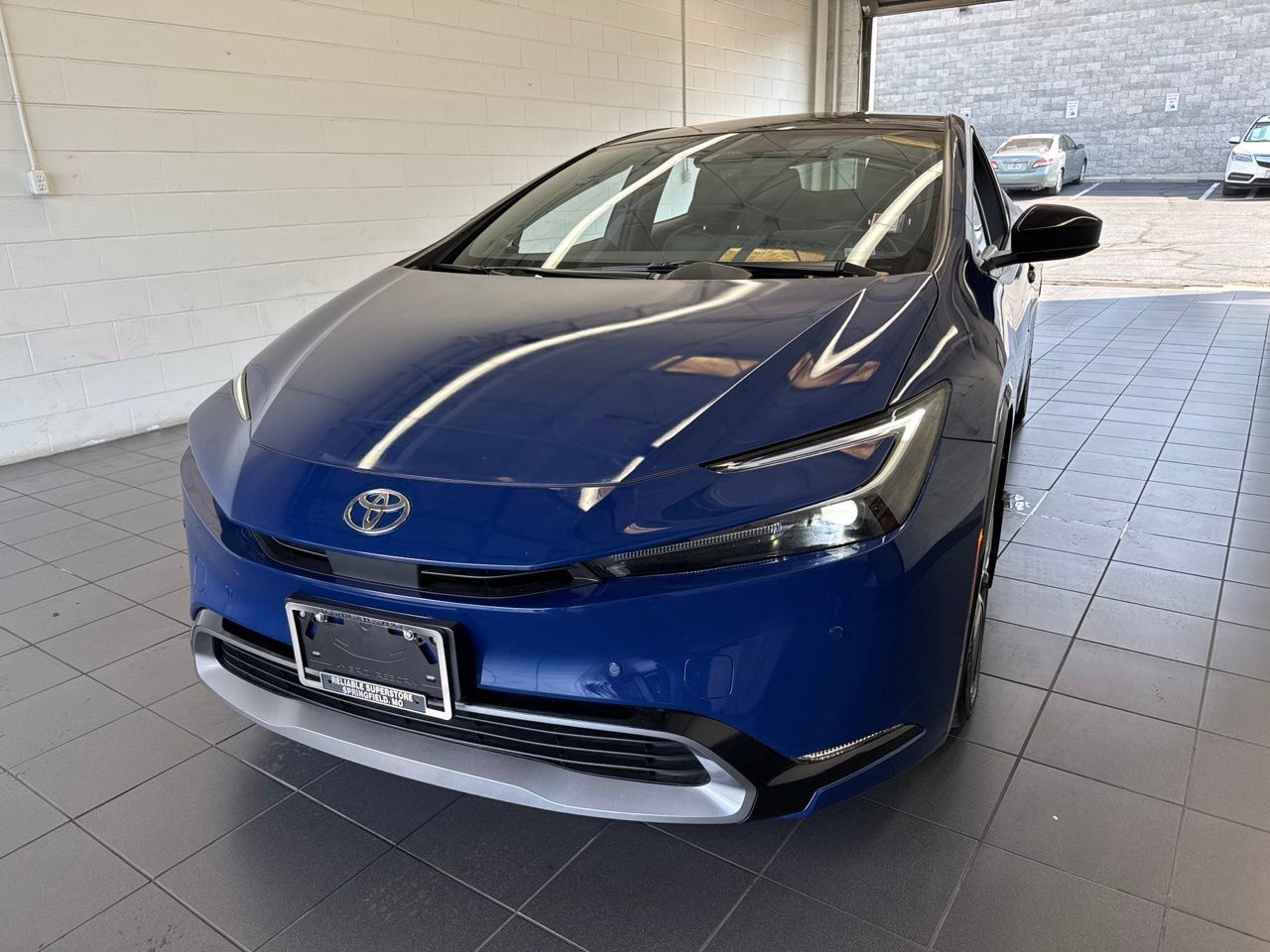 Used 2025 Toyota Prius XLE FWD image 3