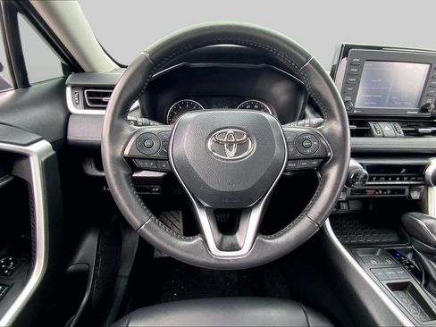 Used 2021 Toyota RAV4 XLE Premium FWD image 6