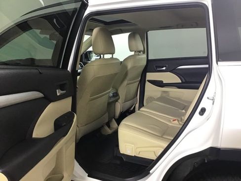 Used 2016 Toyota Highlander XLE image 22