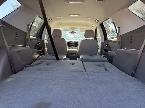 Used 2019 Chevrolet Traverse LT FWD image 20
