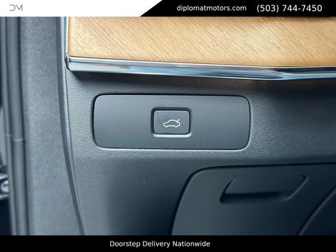 Used 2023 Volvo XC90 B6 Plus image 35