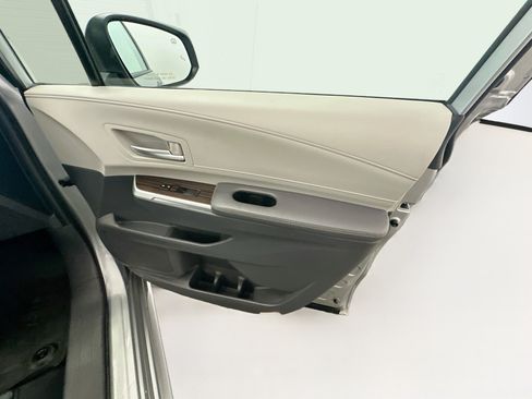 Used 2024 Toyota Sienna XLE w/ XLE Plus Package AWD/4WD image 35