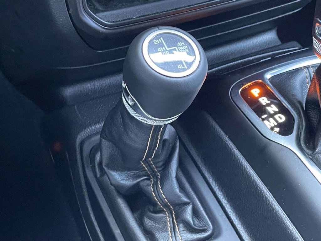 Used 2023 Jeep Wrangler Unlimited Sahara AWD/4WD image 38