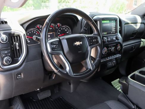 Used 2022 Chevrolet Silverado 1500 LT RWD image 18