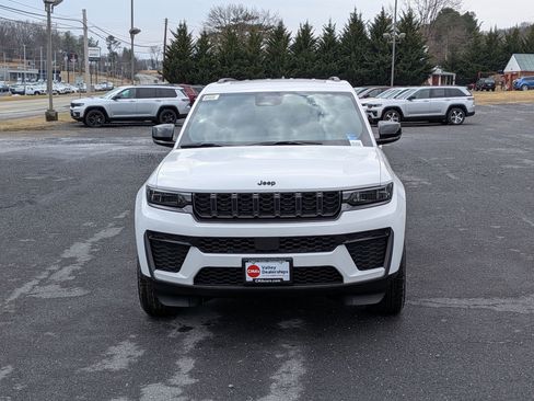 New 2026 Jeep Grand Cherokee Altitude image 2
