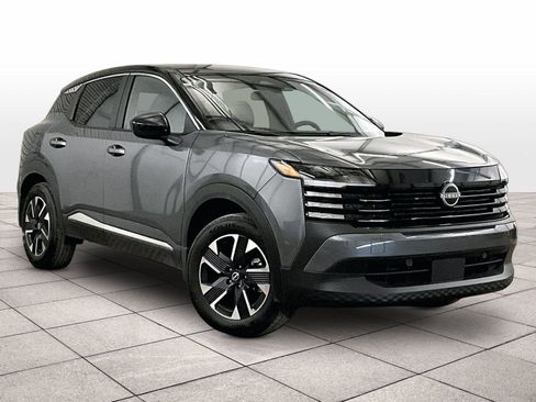 Used 2025 Nissan Kicks SV AWD/4WD image 2