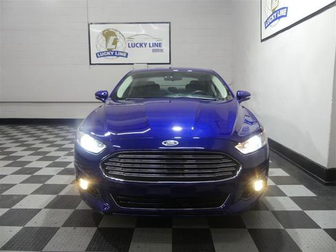 Used 2016 Ford Fusion SE image 2