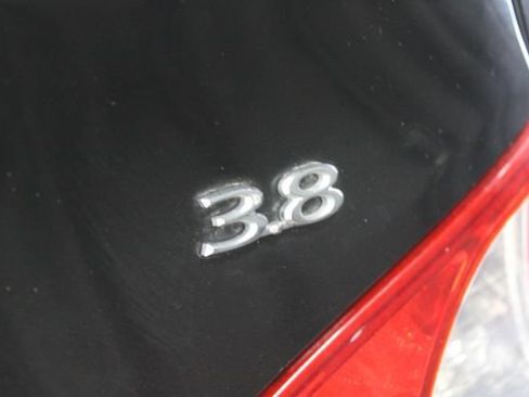 Used 2011 Hyundai Genesis 3.8 RWD image 8