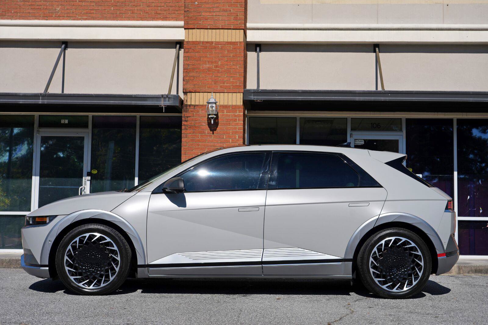 Used 2022 Hyundai Ioniq 5 Limited w/ Cargo Package AWD/4WD image 9