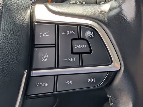Used 2023 Toyota Highlander XLE AWD/4WD image 19
