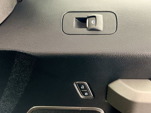 Used 2018 Ford F150 Raptor w/ Equipment Group 802A Luxury image 32