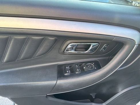 Used 2016 Ford Taurus SEL image 17