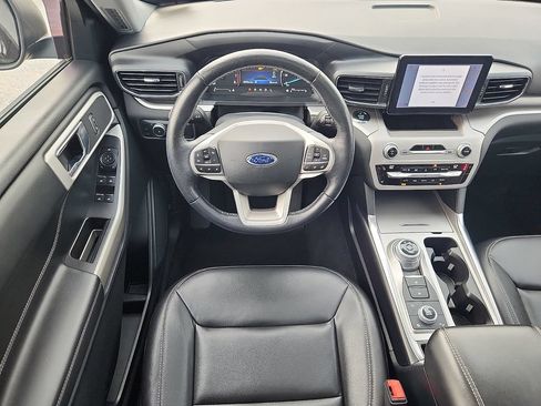 Used 2021 Ford Explorer XLT w/ Equipment Group 202A AWD/4WD image 11