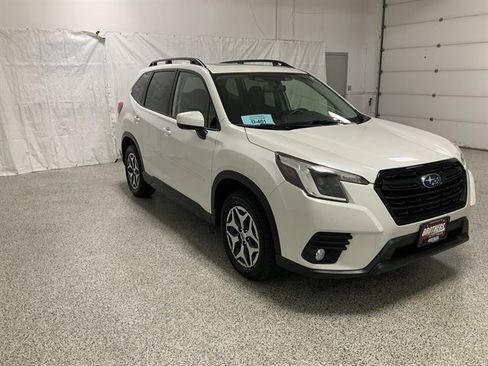 Used 2022 Subaru Forester Premium image 4