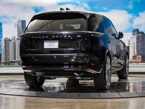 New 2025 Land Rover Range Rover Long Wheelbase SE image 8