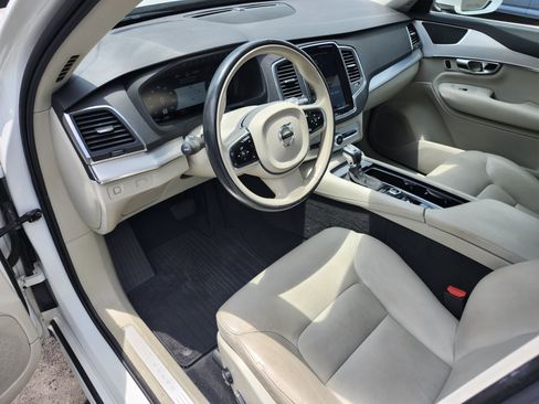 Used 2017 Volvo XC90 T6 Momentum w/ Vision Package AWD/4WD image 4