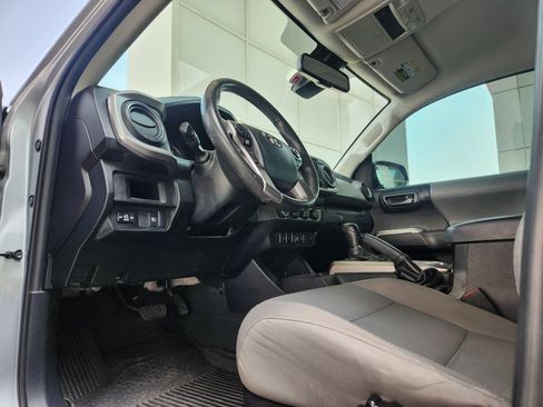 Used 2019 Toyota Tacoma SR5 AWD/4WD image 16