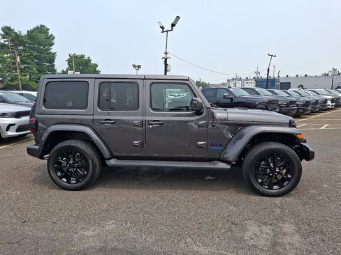 Used 2021 Jeep Wrangler Unlimited Sahara AWD/4WD image 7