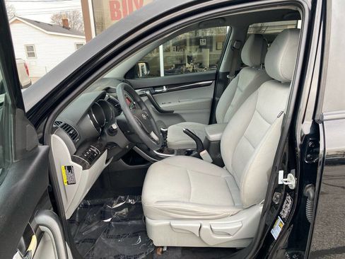 Used 2011 Kia Sorento 2WD image 10