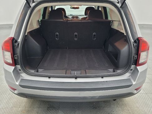 Used 2017 Jeep Compass Latitude image 29