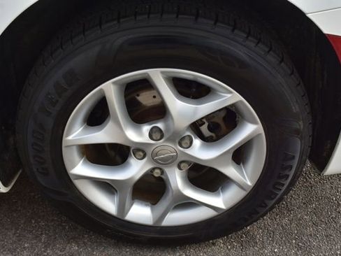 Used 2017 Chrysler Pacifica Touring-L w/ Tire & Wheel Group FWD image 52