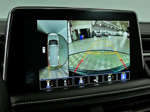 Used 2024 GMC Yukon SLT w/ SLT Premium Package image 22