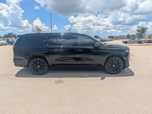 Used 2022 Cadillac Escalade ESV Sport w/ Touring Package AWD/4WD image 5