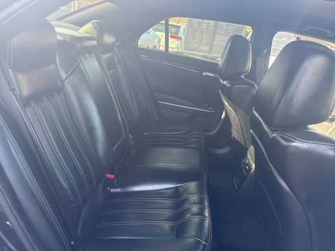 Used 2019 Chrysler 300 S AWD/4WD image 17