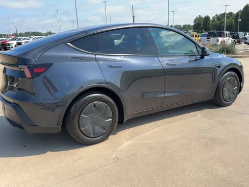 Used 2026 Tesla Model Y AWD image 7
