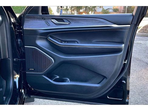 Used 2023 Jeep Grand Cherokee Overland w/ Advanced Protech Group III image 24