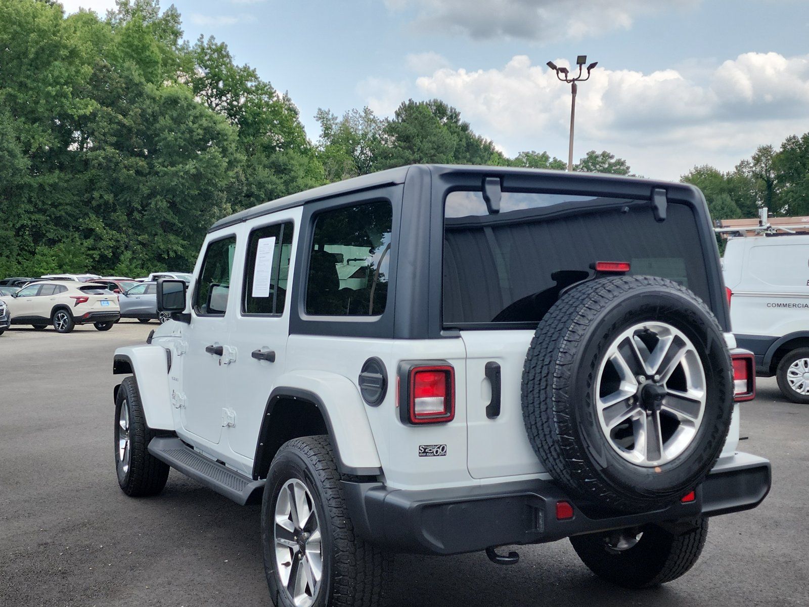 Used 2022 Jeep Wrangler Unlimited Sahara w/ Cold Weather Group AWD/4WD image 3