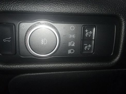 Used 2020 Ford Explorer XLT w/ Equipment Group 202A AWD/4WD image 11