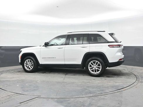 Used 2023 Jeep Grand Cherokee Laredo AWD/4WD image 3