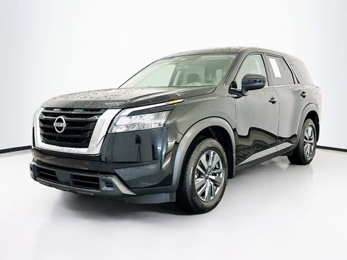 Used 2024 Nissan Pathfinder S AWD/4WD image 3