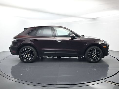 Certified 2025 Porsche Macan AWD/4WD image 16