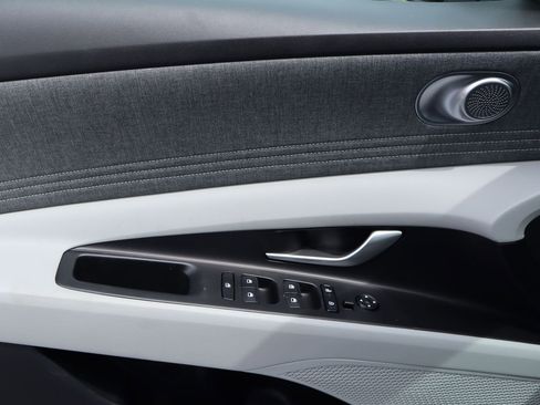 New 2026 Hyundai Elantra Limited FWD image 24