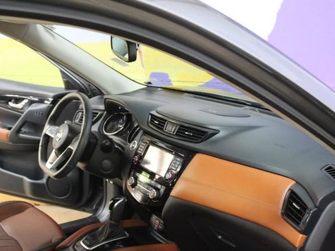 Used 2017 Nissan Rogue SL AWD/4WD image 12