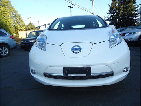 Used 2015 Nissan Leaf SV w/ LED & Quick Charge Package FWD image 3
