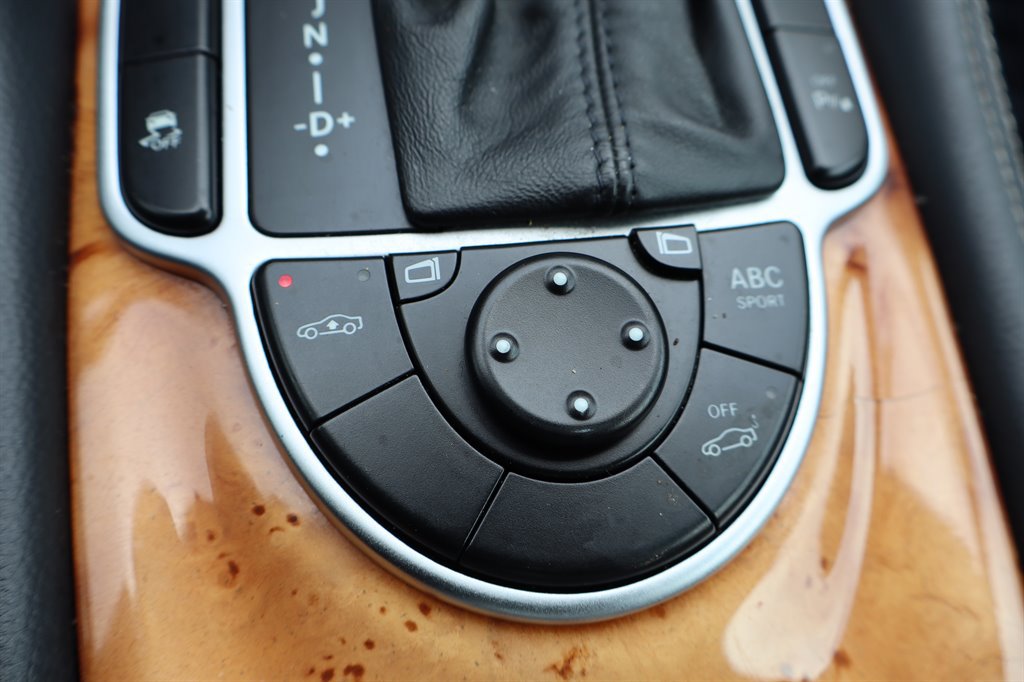 Used 2011 Mercedes-Benz SL 550 image 39