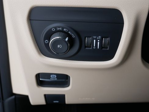 Certified 2024 Jeep Grand Cherokee L Limited w/ Luxury Tech Group II image 26