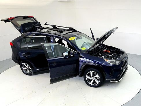 Certified 2021 Toyota RAV4 SE w/ Weather & Moonroof Package image 24