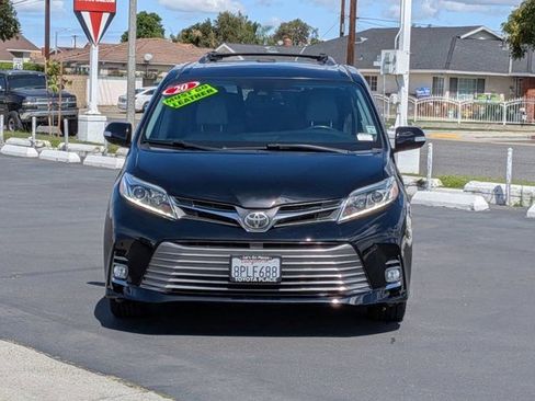 Used 2020 Toyota Sienna Limited w/ Carpet Mat Package FWD image 2