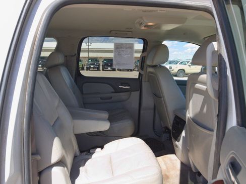 Used 2009 Chevrolet Suburban LT w/ Luxury Package AWD/4WD image 30