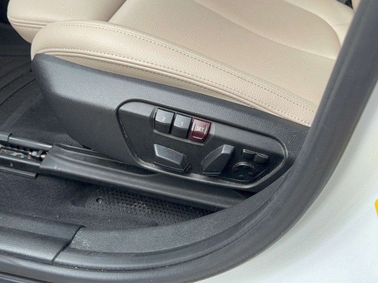Used 2022 BMW X2 sDrive28i w/ Premium Package FWD image 16
