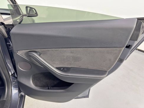 Used 2023 Tesla Model Y Long Range image 46