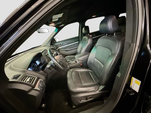 Used 2016 Ford Explorer XLT w/ Equipment Group 202A AWD/4WD image 13