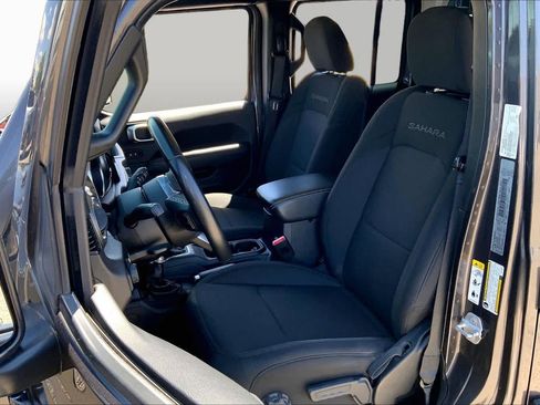 Used 2020 Jeep Wrangler Unlimited Sahara w/ Uconnect 4C Nav & Sound Group AWD/4WD image 7