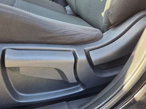 Used 2019 Nissan Rogue Sport S image 17