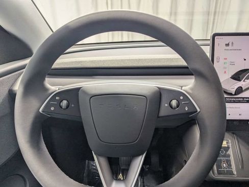 Used 2026 Tesla Model Y 2WD image 19